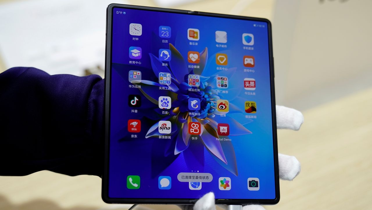 Mobile Word Conference: Huawei introduces Samsung-style foldable phone
