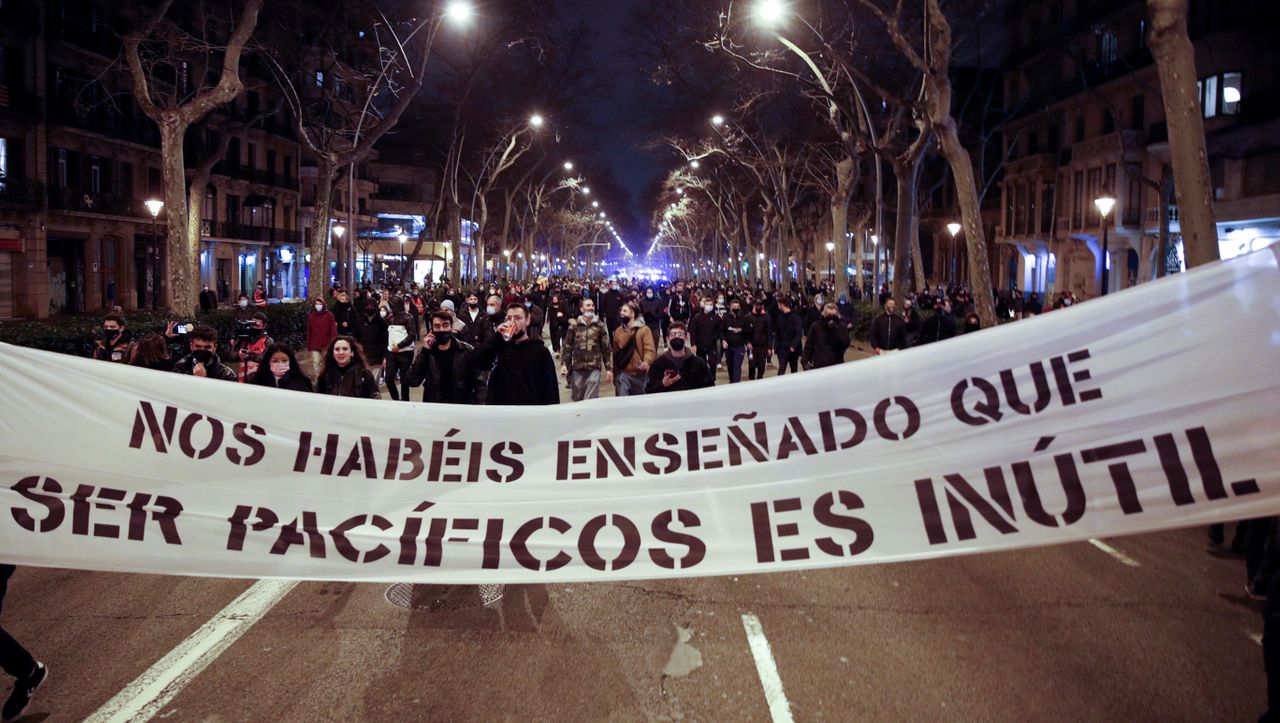 Spain: Riots again to protest the arrest of Pablo Hassel