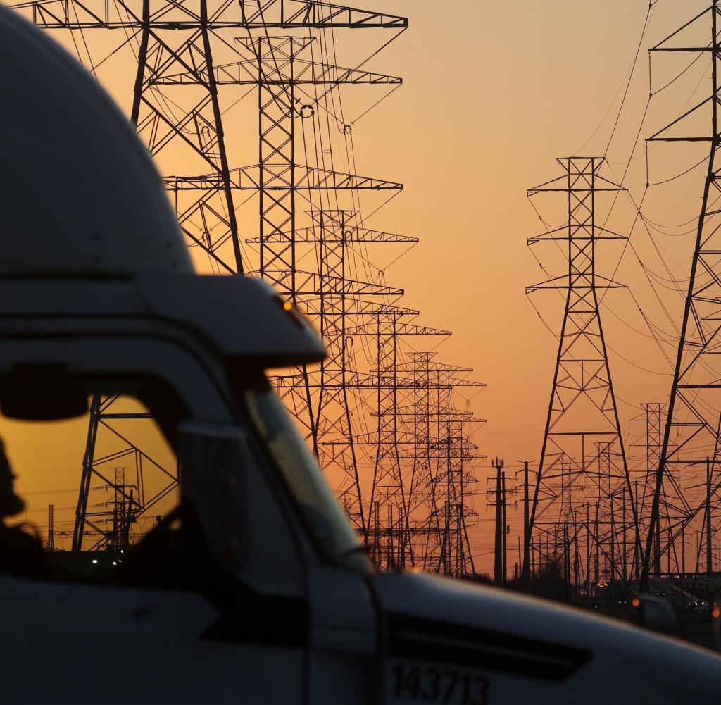 Houston, Texas - February 21: A truck passes a row of high-voltage transmission towers on February 21, 2021 in Houston, Texas.  Millions of Texans lost their power when the winter storm Urey struck the state, destroying coal, natural gas and nuclear plants that were unprepared for the freezing temperatures caused by the storm.  Wind turbines that provided an estimated 24 percent of the nation's energy became inoperable when frozen.  Justin Sullivan / Getty Images / AFP == For newspaper, internet, TV and TV use only ==