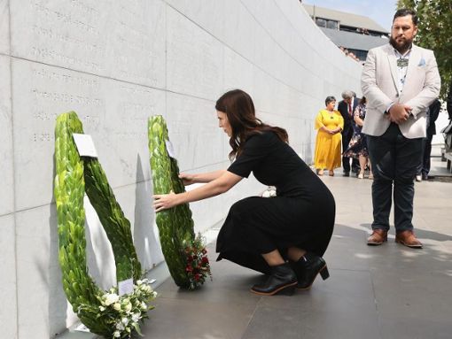 Prime Minister Jacinda Ardern laying a wreath on the tenth anniversary of the earthquake.  Photo: Martin Hunter / AAP / dpa Photo: dpa