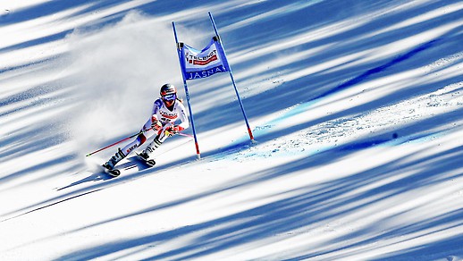 The photo shows a skater doing a giant zig-zag in Jasna.