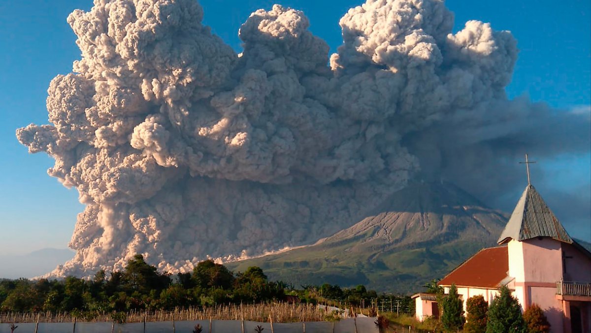 Eruptions in Indonesia: Volcanoes spew out ash and rocks