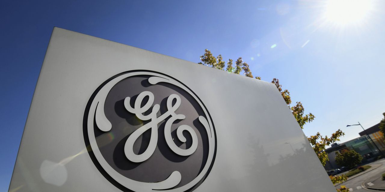 General Electric shares are sinking after a reverse share split proposal, confirming AerCap's $ 30 billion deal