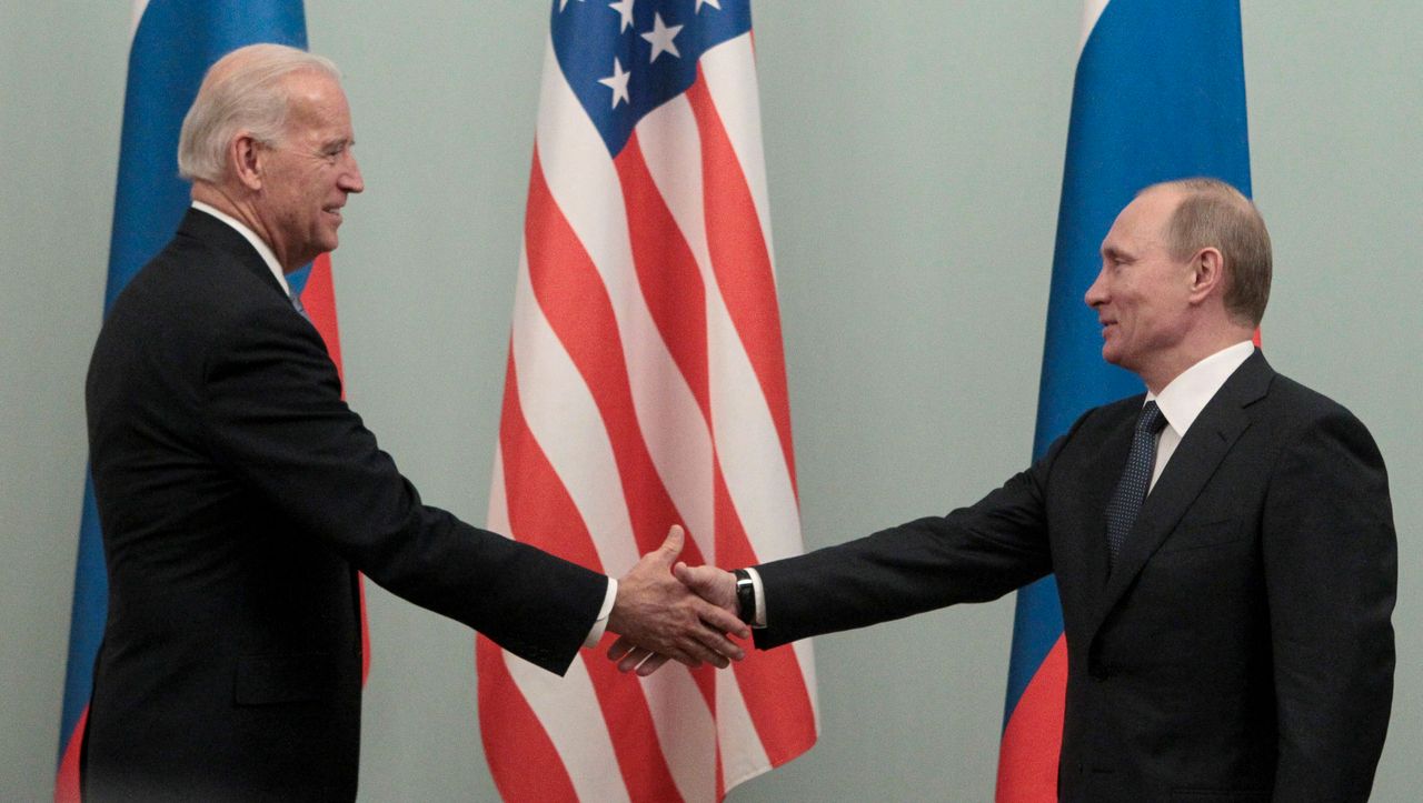 Vladimir Putin proposes a lively discussion on Joe Biden