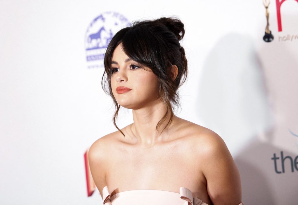 #VaxLive: Selena Gomez challenges Emmanuel Macron and other leaders to reallocate vaccines