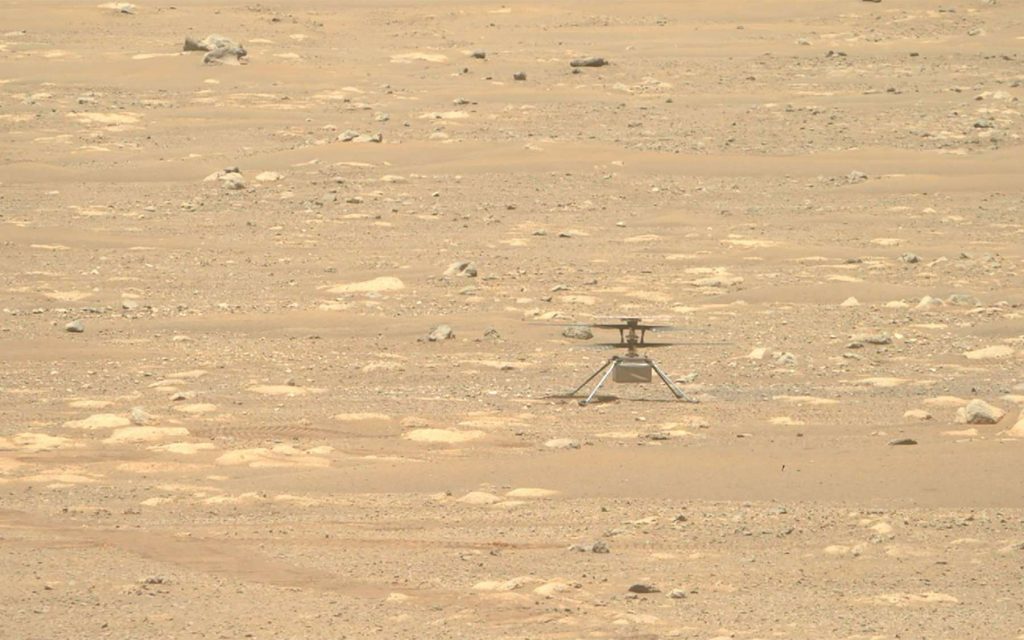 Ingenuity sur le sol de Mars. Image acquise le 28 avril par une des caméras Mastcam de Perseverance. © Nasa, JPL-Caltech, ASU