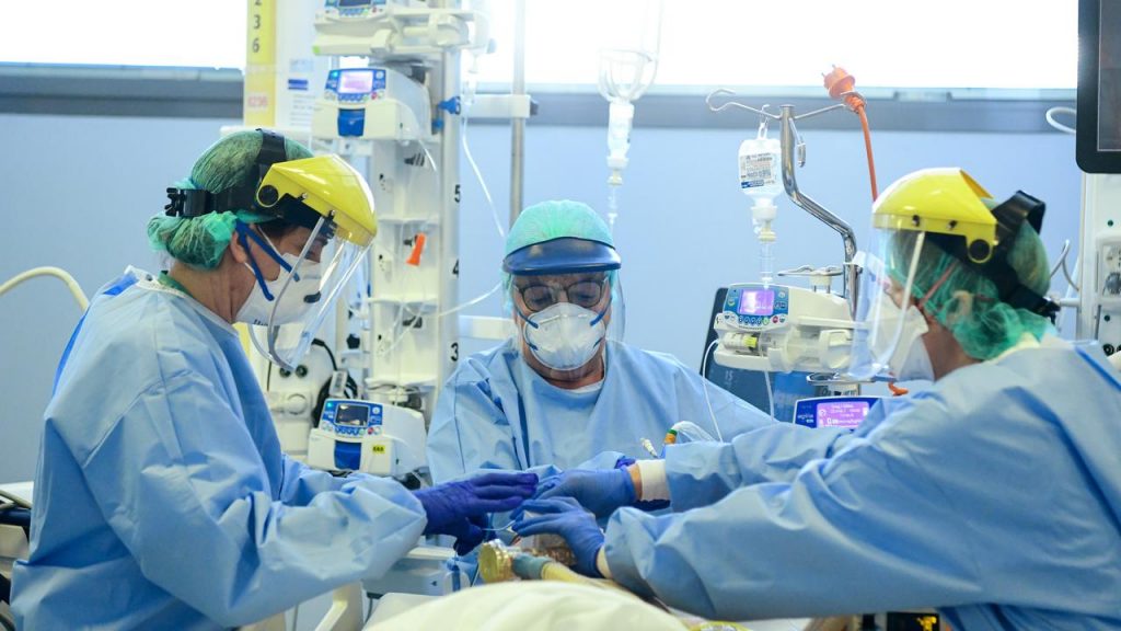 LIVE - Covid-19: The number of intensive care patients drops below 5,000