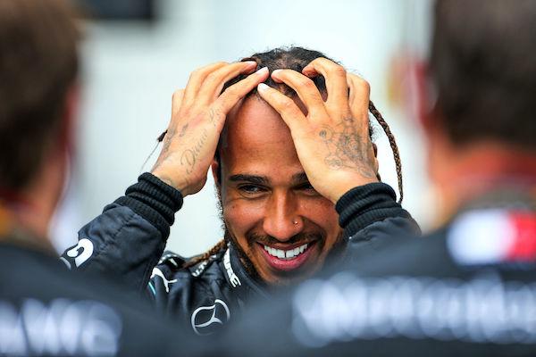 Behind the scenes of Lewis Hamilton's new contract