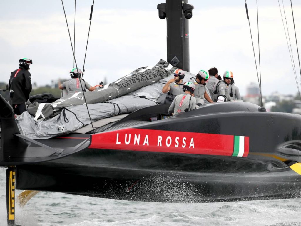 Luna Rossa raises the white flag and flees New Zealand.  Here's what happened