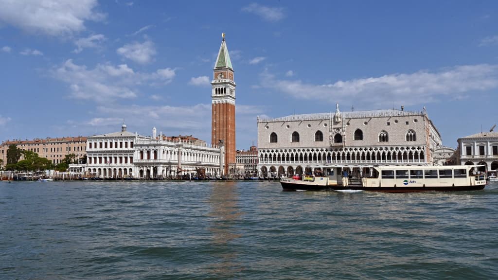 Will getting to Venice soon pay off for tourists?