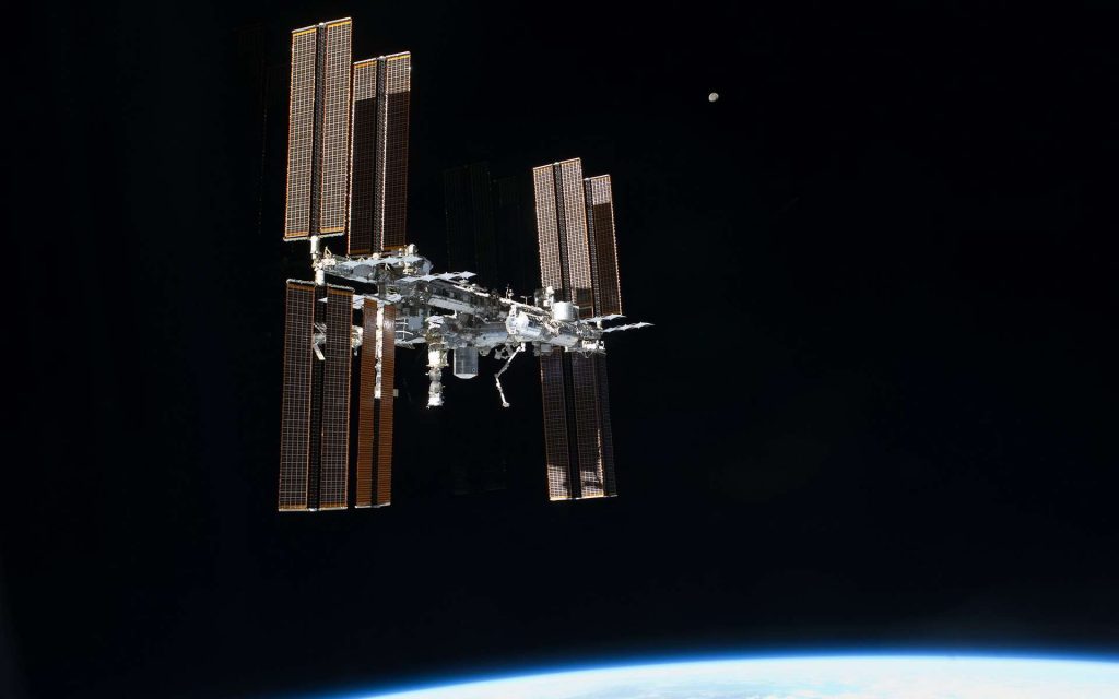 La Station spatiale internationale photographiée en juillet 2011 depuis la navette spatiale lors de sa dernière mission (STS-135). © Nasa