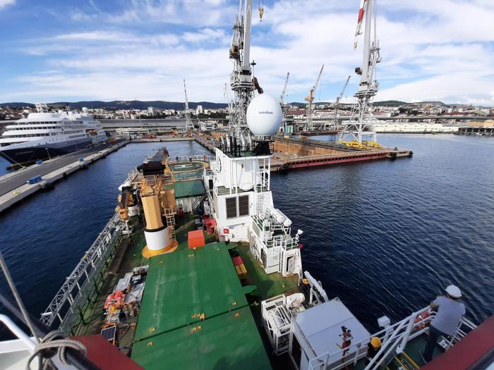 Icebreaker Laura Pacey to New Zealand - Research and Institutions