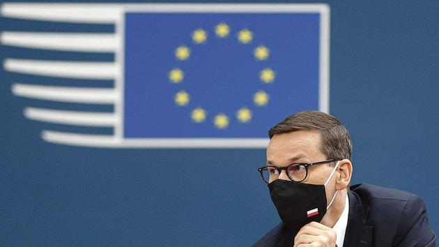 Poland and Hungary suspended from European funds