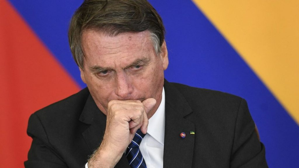 Senators accuse Jair Bolsonaro of committing a "crime against humanity" for managing the pandemic