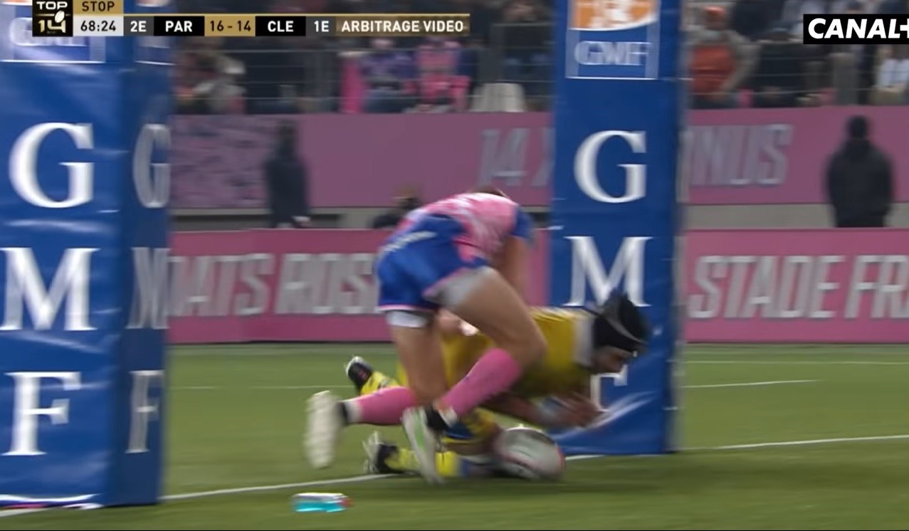 Video.  The failed attempt by Thomas Lavanini (Clermont) against the French stadium