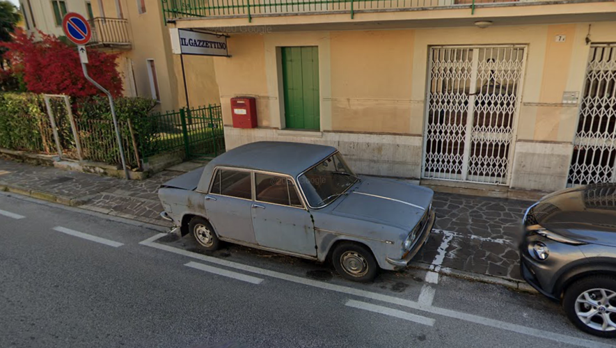 Italy: A car parked in the same place for 47 years becomes a local landmark
