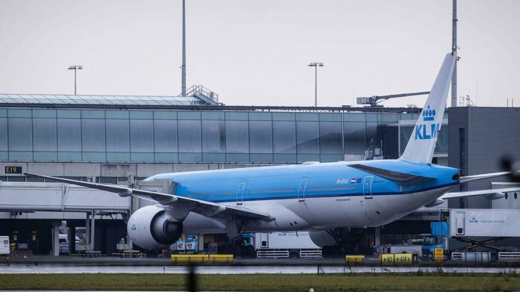 Positive for Covid-19, a couple escape from a quarantine hotel and are arrested before the plane leaves the Netherlands