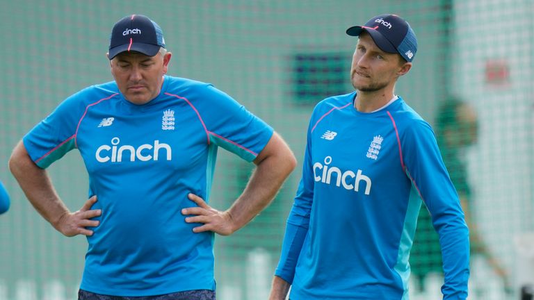 Jonathan Trott says Joe Root has won the right to decide his future and urges England to stay with him and coach Chris Silverwood