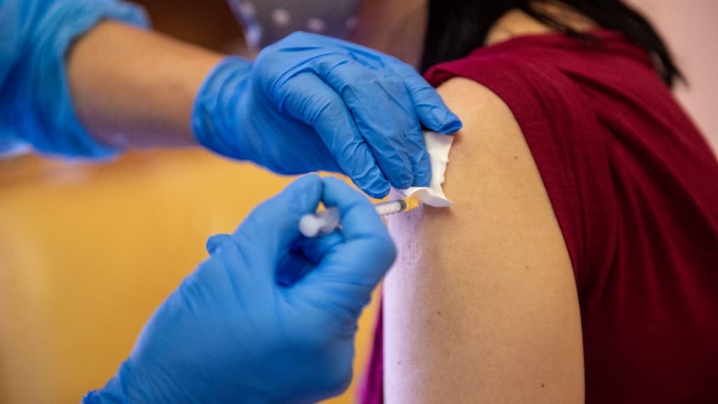 A man is vaccinated against Covid 10 times in the same day