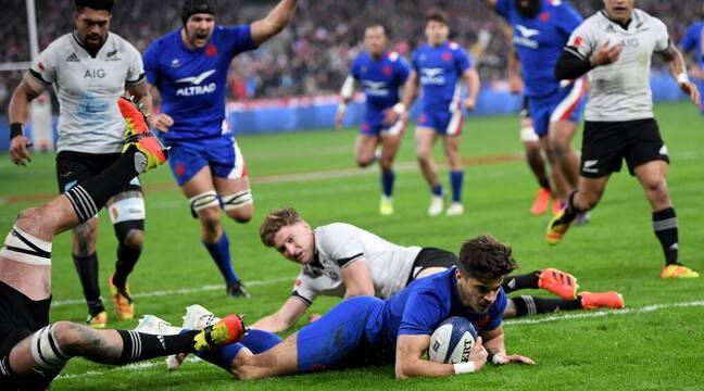All Blacks: The Blues are cutting New Zealand to shreds, what a foot but what a foot!