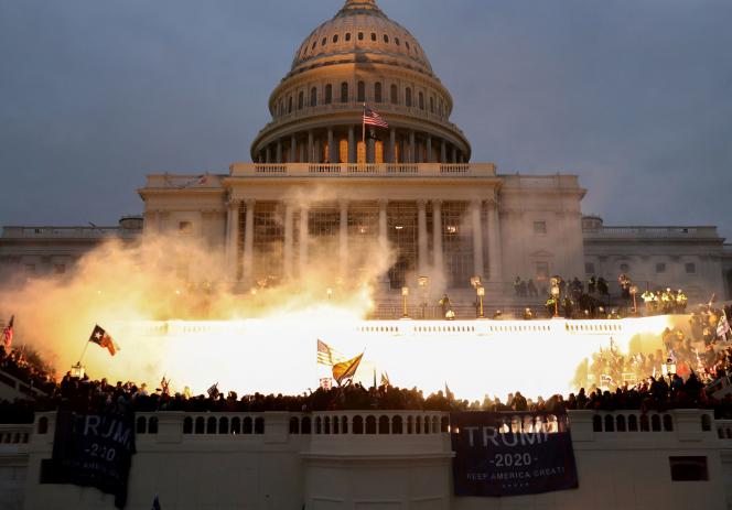 An explosion during the attack on Capitol Hill in Washington by supporters of Donald Trump on January 6, 2021.