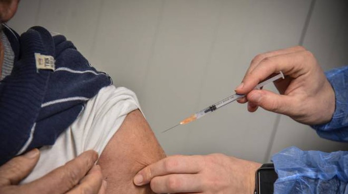 He makes 10 doses of vaccine in one day: NZ replaces no vax for money