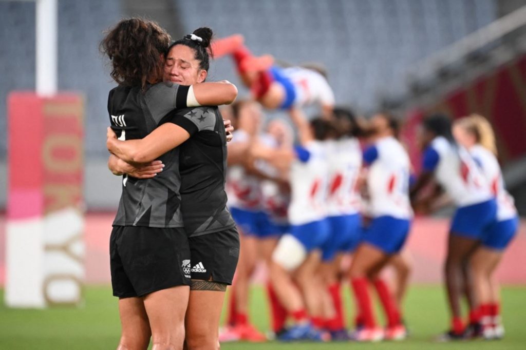 Las neozelandesa se abrazan tras consagrarse campeonas olímpicas