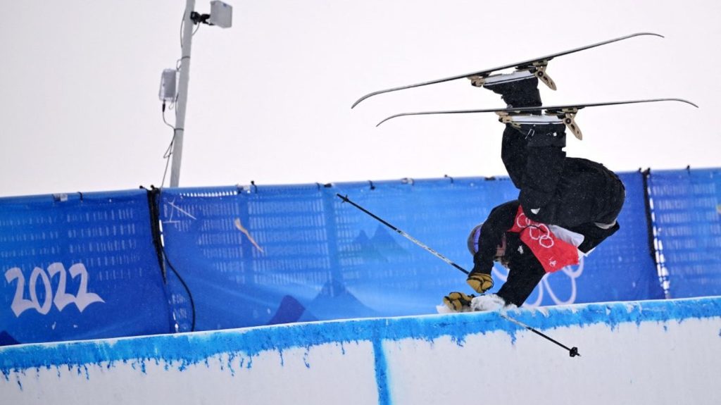 The impressive, but not dangerous, fall of New Zealander Ben Harrington, during his free snowboarding qualifications.