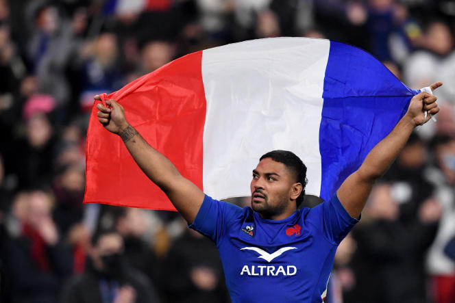 French prostitute Beto Mofaka waves the French flag after winning the Autumn Nations Series match between France and New Zealand at the Stade de France in Saint-Denis, November 20, 2021.