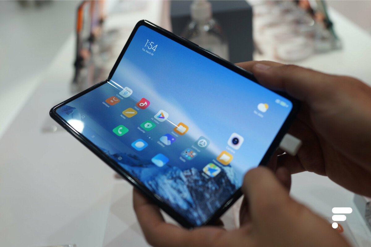 Xiaomi Mi Mix Fold doesn't have a nice hinge