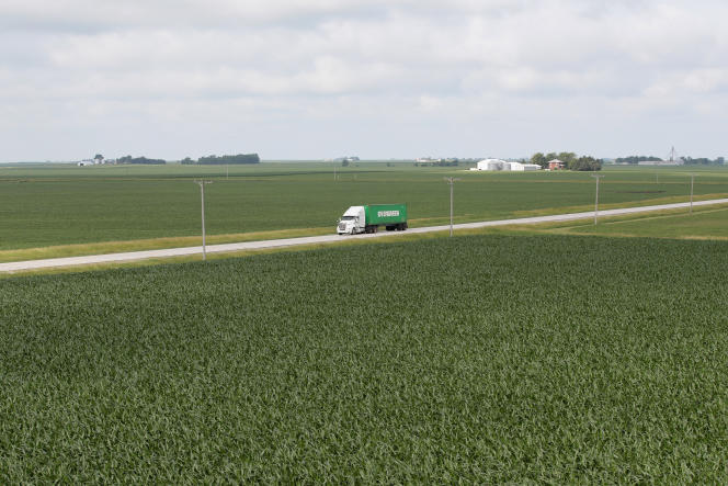 Intensive corn planting near Dwight, Illinois, USA, June 2018.