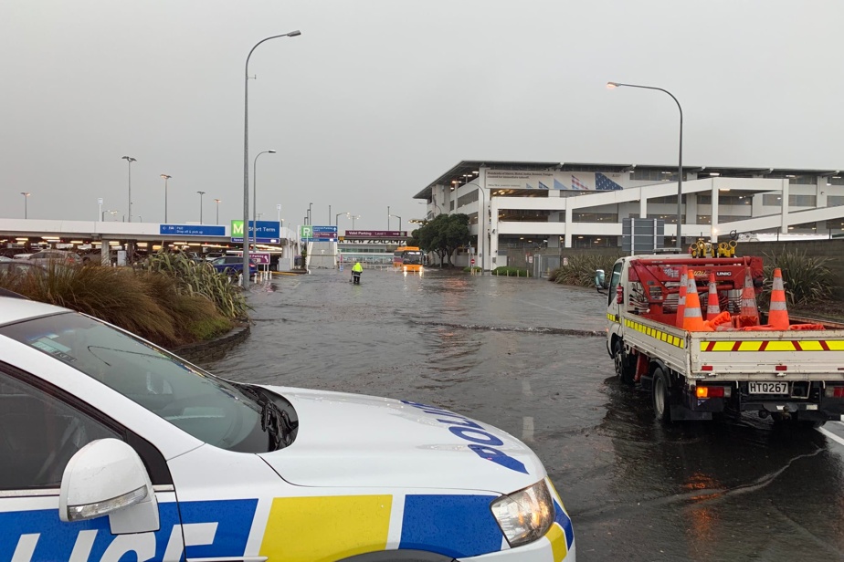 New Zealand |  Storms cause shipwrecks and floods
