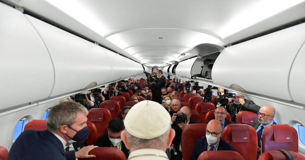 Pope Francis hesitates to travel to Ukraine