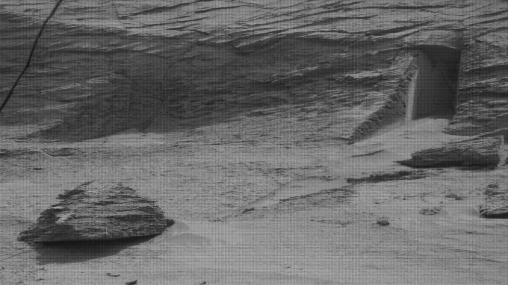 Interesting 'gateway' on Mars captured by Curiosity rover