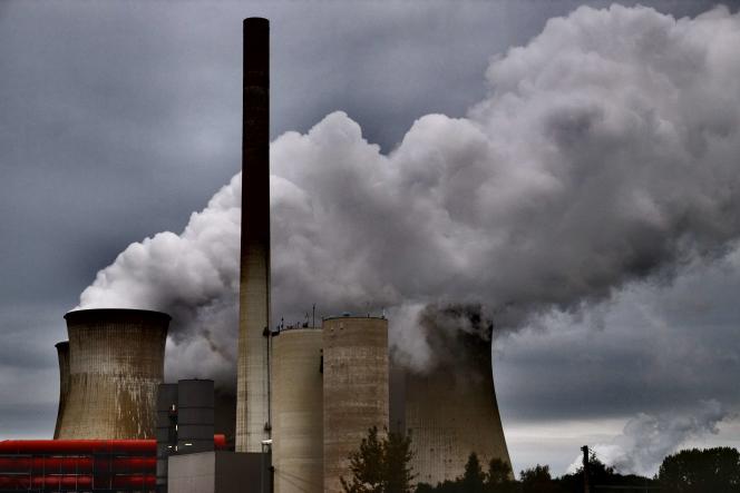 Thermal power plant Neurath, powered by lignite from the nearby Garzweiler mine in western Germany, on October 14, 2014. 