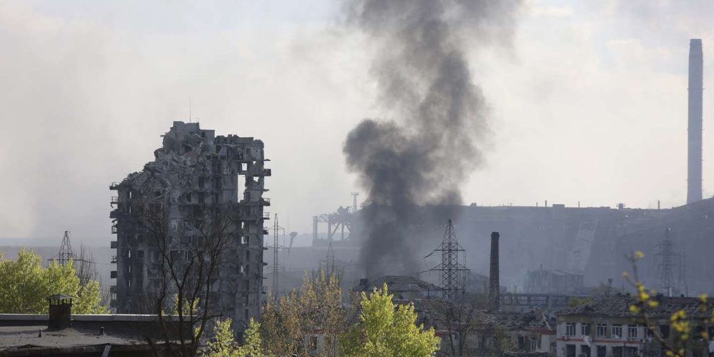 Kyiv accuses the Russian army of trying to "annihilate" the soldiers holed up at the Azovstal plant.