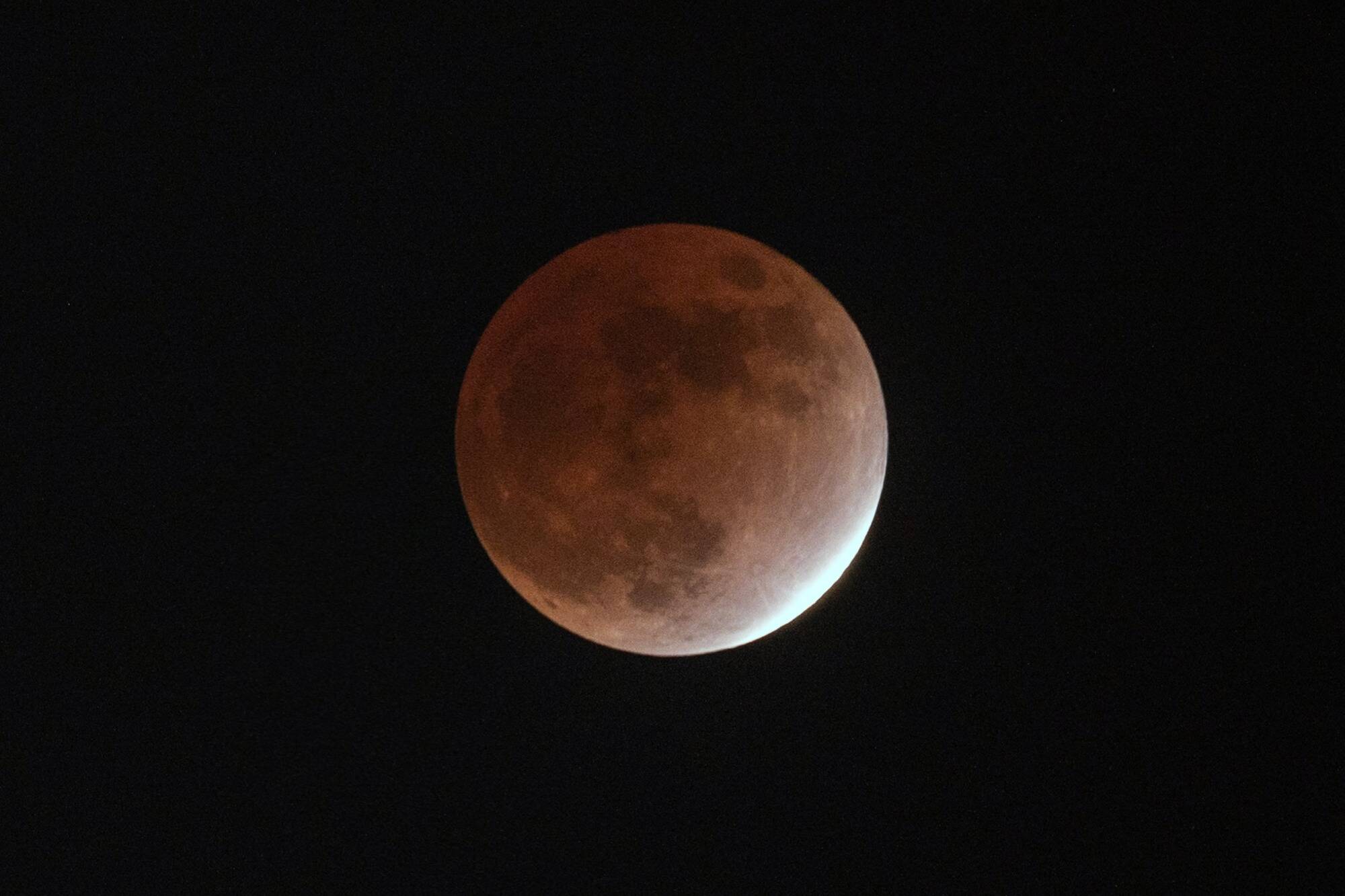 the-moon-will-turn-red-during-the-eclipse-tonight-from-sunday-to-monday