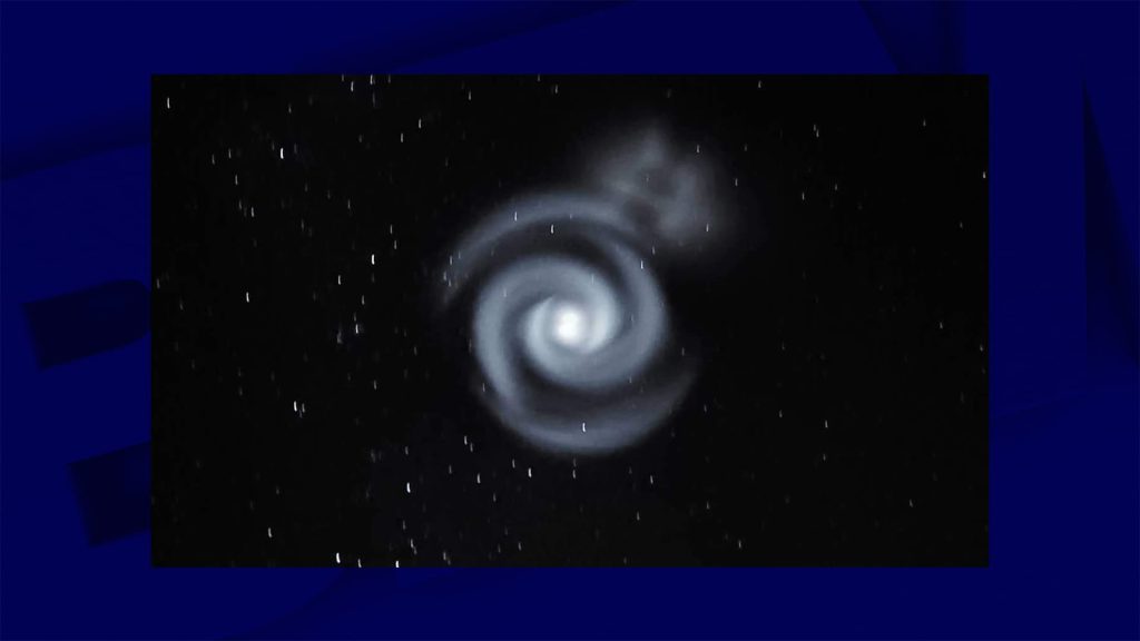 A strange luminous spiral was observed in the sky of New Zealand
