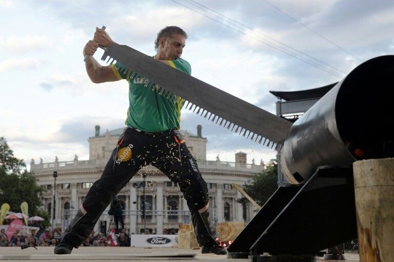 At the foot of the Vienna City Hall, the lumberjacks put on their show