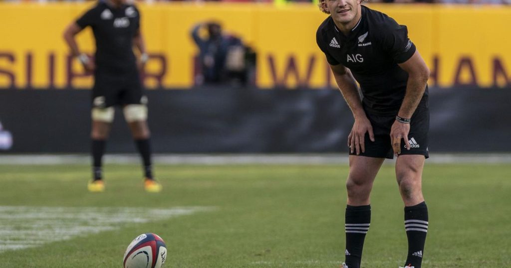 Damien Mackenzie will return to the All Blacks until the end of 2023