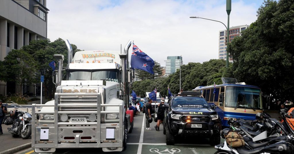 Trucks around Parliament to protest health measures