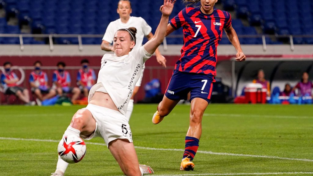Women's soccer: Michaela Moore's ordeal with three stars in 30 minutes during the United States