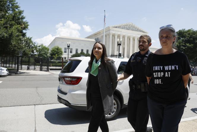 Alexandria Ocasio-Cortez with Capitol Police after a demonstration outside the Supreme Court protesting recent rulings related to abortion.  In Washington, July 19, 2022.