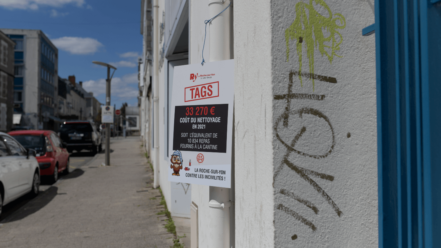 Posters denouncing rudeness in public places in La Roche-sur-Yon