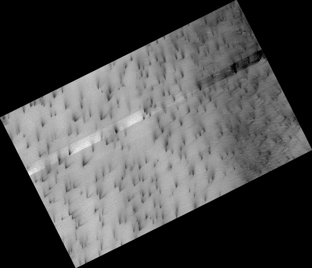 The landscape of Mars is full of strange polygons.  © NASA, JPL-Caltech, USA