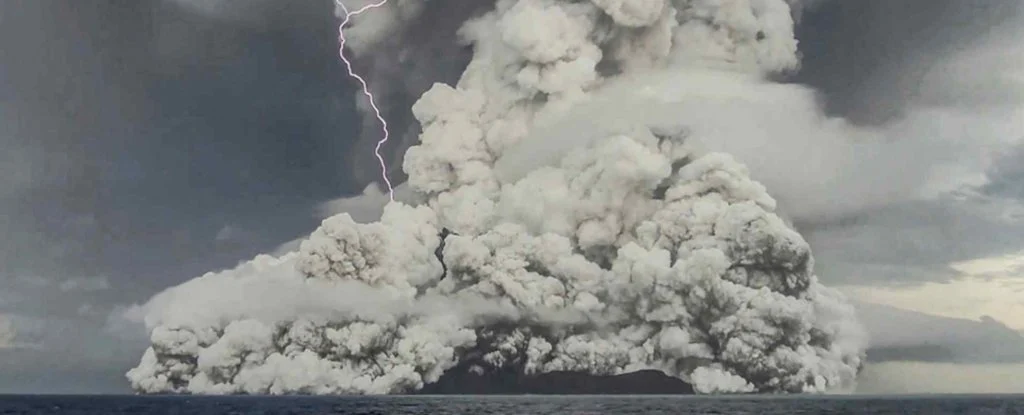 The volcanic eruption in Tonga was so massive that a plume of smoke was visible from space, and its eruption caused a tsunami with waves up to 20 meters high.