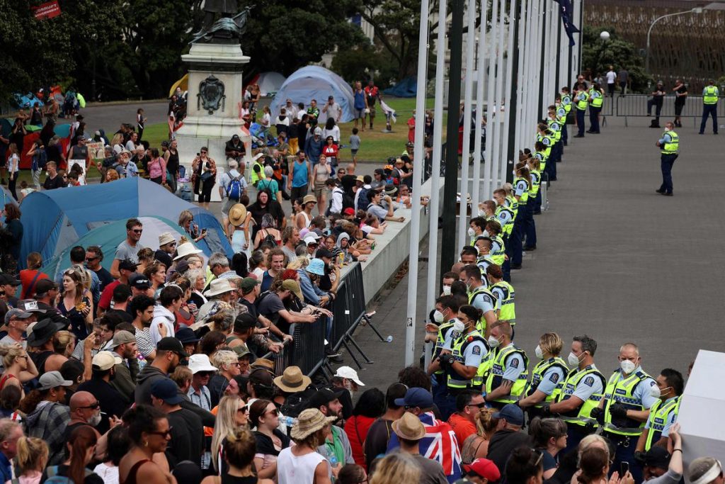 Clashes between police and anti-vaccination protesters in Wellington