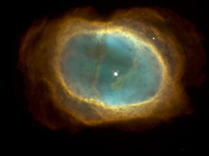 An image of the planetary nebula in the Southern Ring (NGC 3132) taken by the Hubble Telescope and published in 1998. & nbsp;  (HUBBLE HERITAGE TEAM (STSCL/AURA/NASA))