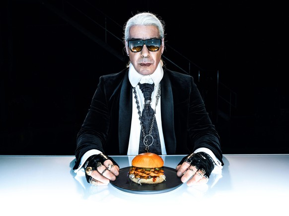 In the appearance of Karl Lagerfeld, Till Lindemann announces "vegetarian".