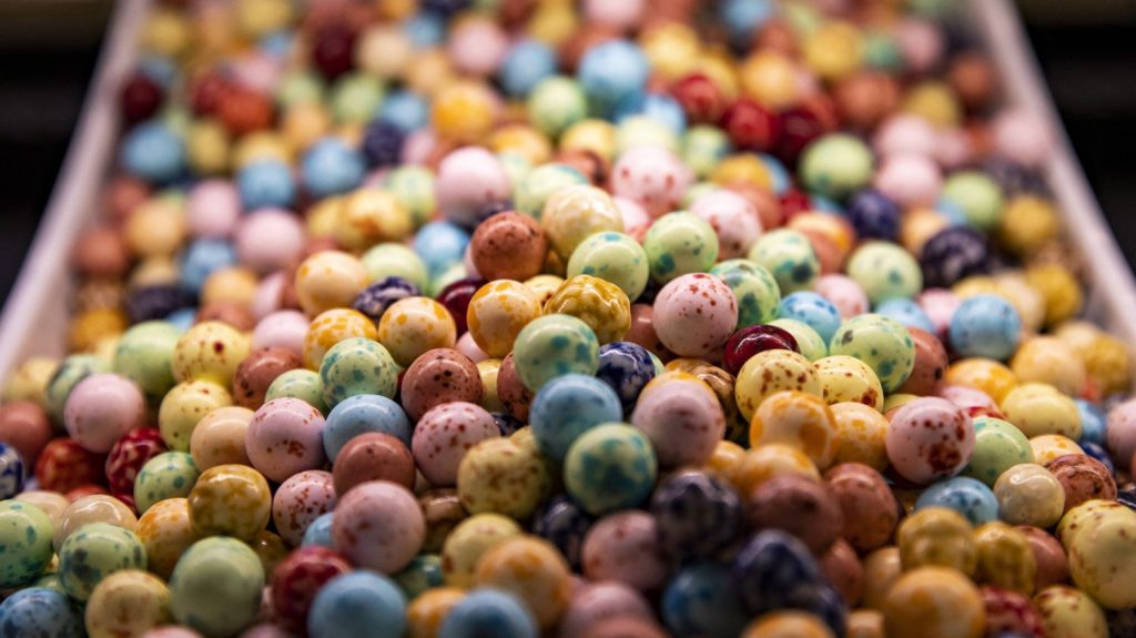 A Canadian website is looking for a candy connoisseur who will earn $100,000 a year